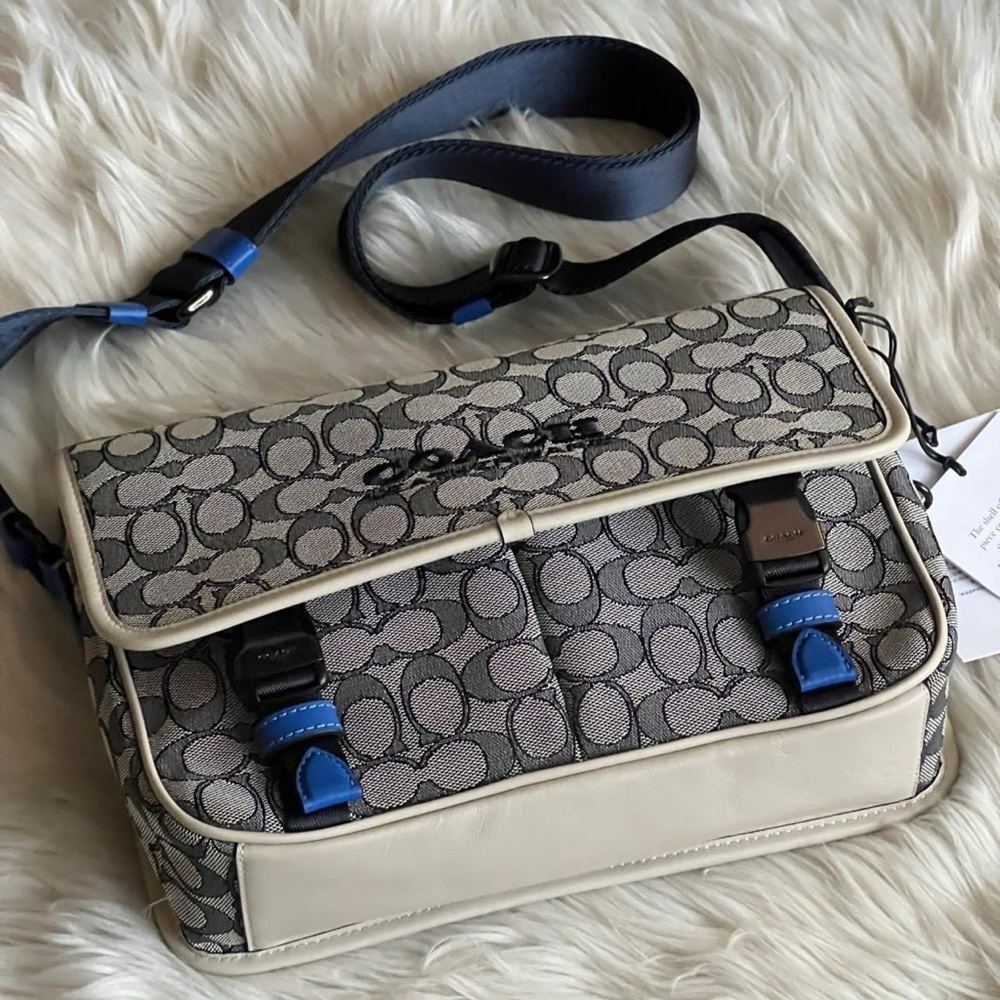 C9158 - Coach League Messenger Bag in Signature Jacquard - Picture 5 of 13